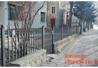 Пешеходна врата и ограда - обект в центъра на София -